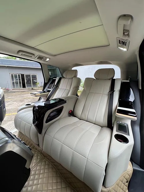 Land Rover ULTIMATE BACK SEAT LUXURY