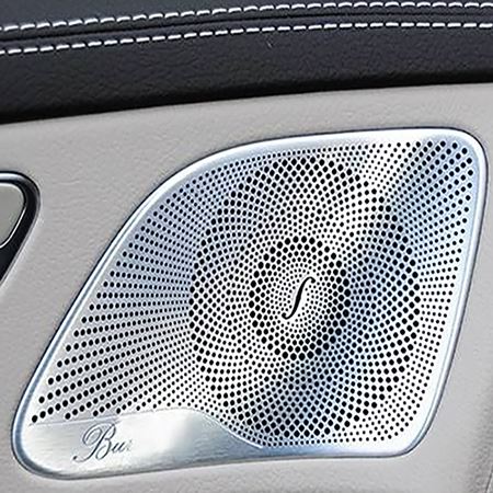 Clúdaíonn grill cainteoir fuaime carr diy