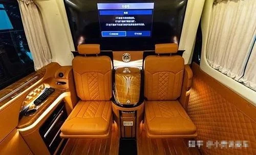 Mercedes-Benz Sprinter Carbhán naoi suíochán le Royal Interior