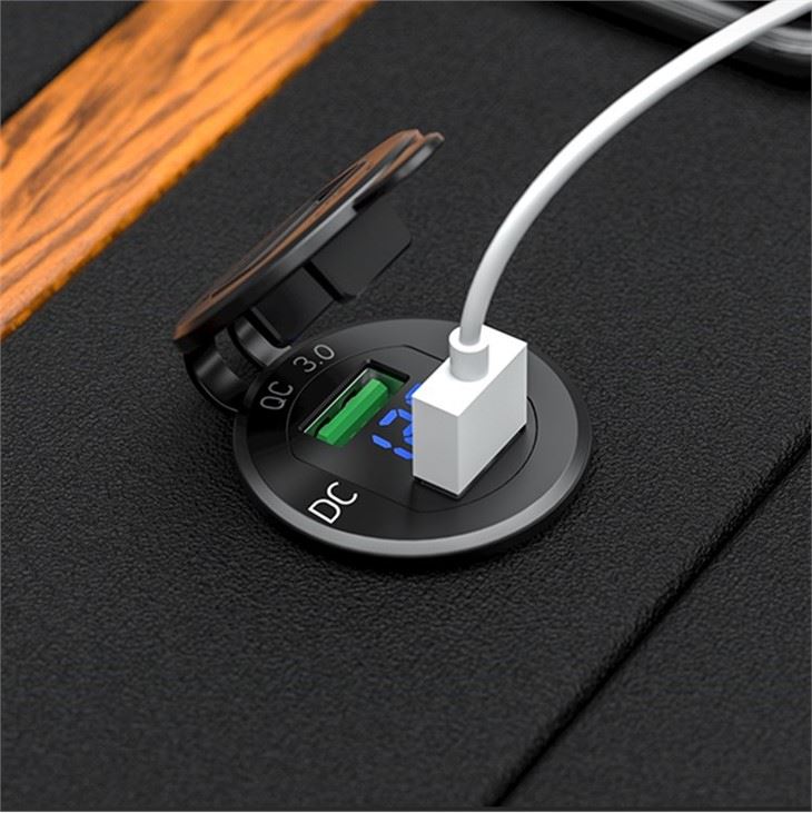 Carr USB iniompartha le haghaidh taistil