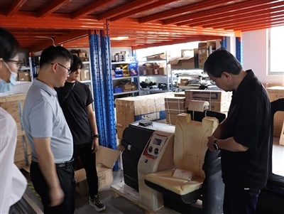 Xiamen Kench Agus Comhar Mór Dealer Toyota Alphard