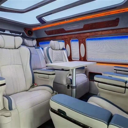 Cathaoirleach Paisinéirí Captaen Leictreach Car Interior
